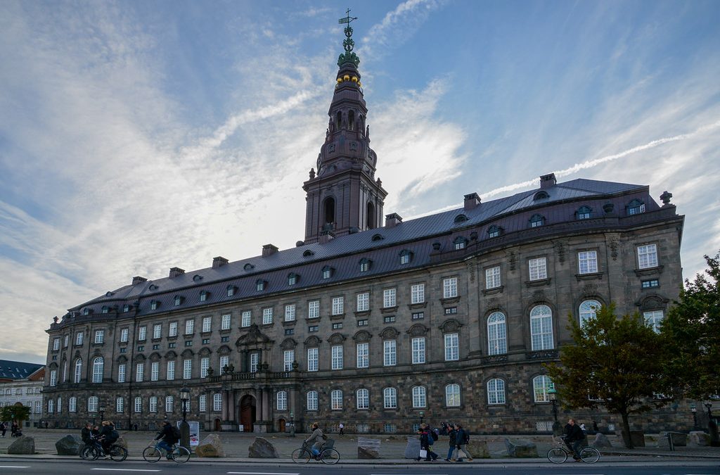 Spørg danskerne på en ny måde, når forsvarsforbehold skal til afstemning